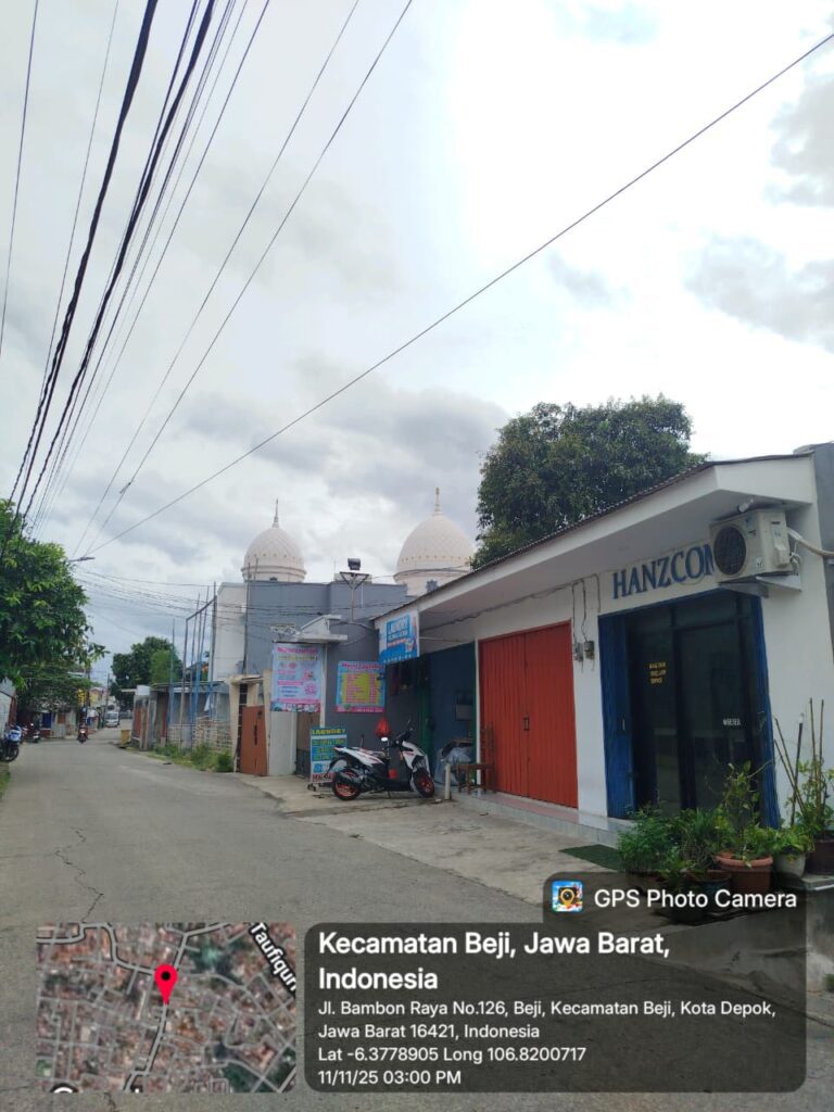 HanzCom Laptop berada di Jl. Bambon Raya, Beji. Tempat kecil tapi InsyaAllah pelayanannya kami jaga baik. Lingkungan sini tenang, dekat masjid, dan akses jalan bisa dari arah Margonda maupun UI. Semoga yang datang mendapat kemudahan, yang pulang membawa solusi. Terima kasih warga Beji yang sudah banyak membantu sejak awal buka.